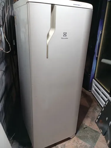 GELADEIRA ELETROLUX FROST FREE (sou de São Mateus zl)