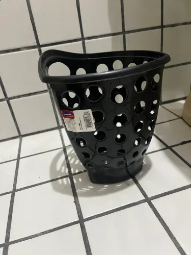 Par de cestos de lixo pequenos