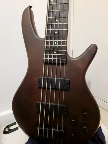 Baixo Ibanez GSR206B Walnut Flat Ativo 6 cordas
