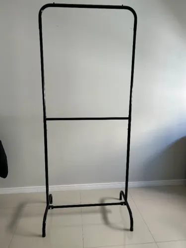Arara Preta para Roupas