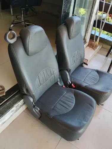 Banco retrátil de couro automotivo 