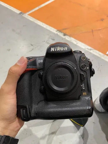 Nikon D3 profissional, ótima para fotografia esportiva e trabalhos em geral.