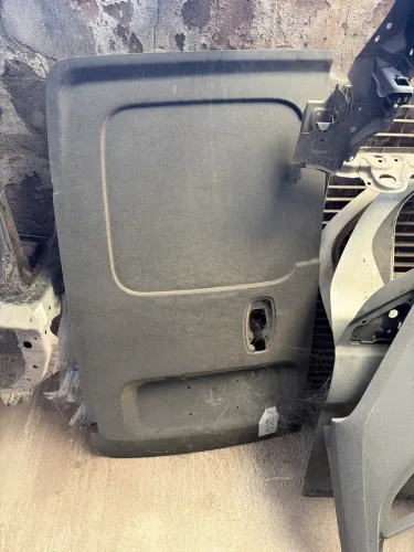 Tampa traseira esquera Fiat Fiorino
