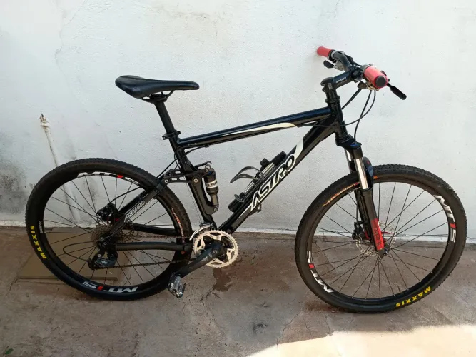 Bike aro 26 Full suspensão ar hidráulica
