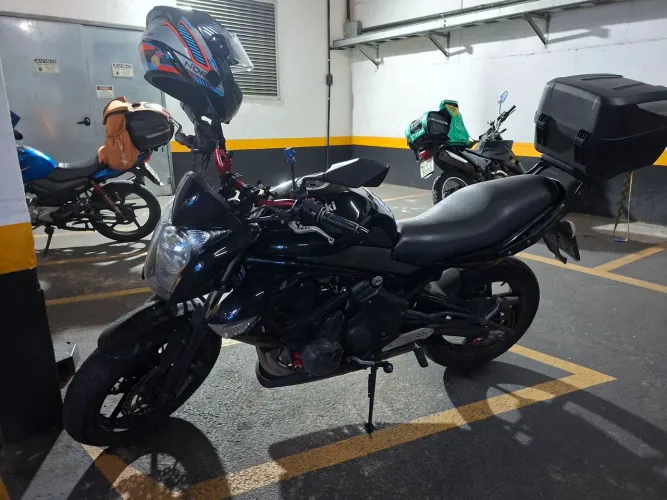Vendo ER-6N troco por moto menor