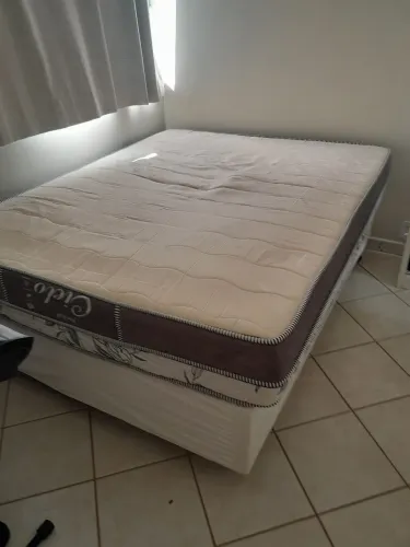 Cama Box Queen com colchão Cielo