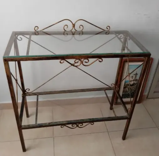 Aparador ferro dourado e vidro