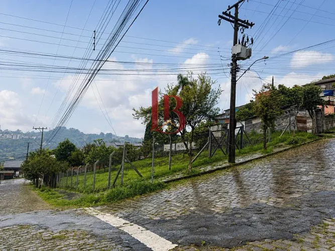 TERRENO DE ESQUINA NO BAIRRO CRUZEIRO 14M DE FRENTE