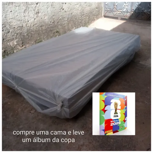 Base de solteiro com álbum da copa