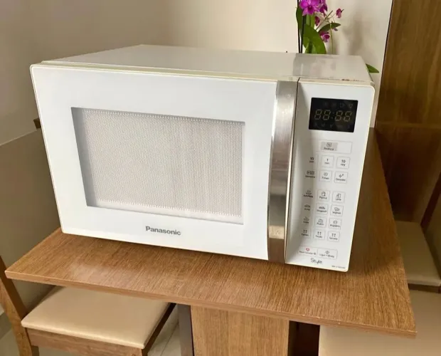 Microondas Panasonic 31L está semi novo funciona perfeitamente