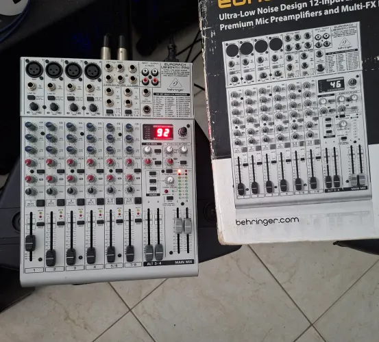 Mesa de som behringer