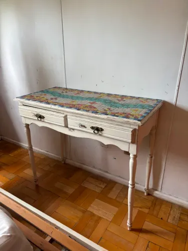 Mesa tipo aparador para TV de até 46 polegadas