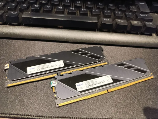 Vendo 16gb memória 2 x 8GB DDR4 2666