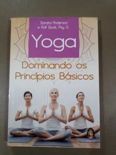 Yoga: Dominando os Princípios Básicos", de Sandra Anderson e Rolf Sovik (Editora Madras)