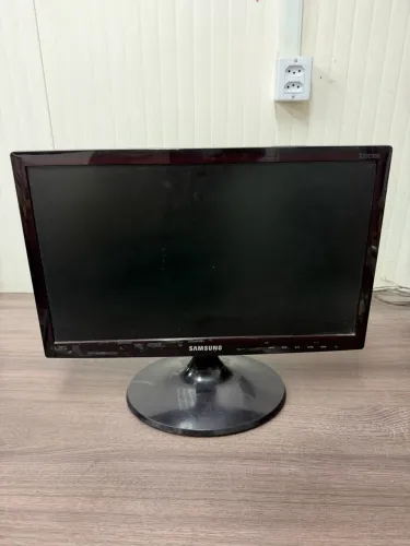 Monitor Samsung LED 18,5? S19C300F VGA e DVI ? não testado