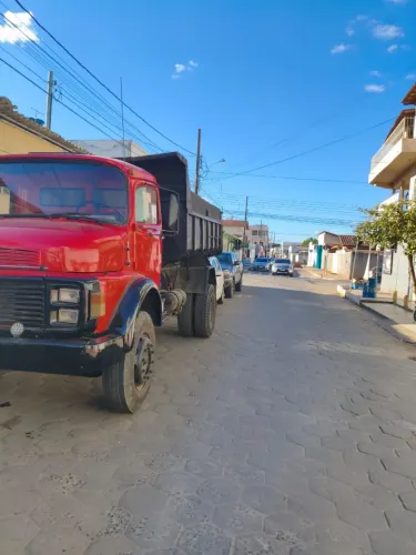 Caminhão 1513 com caçamba ano 82