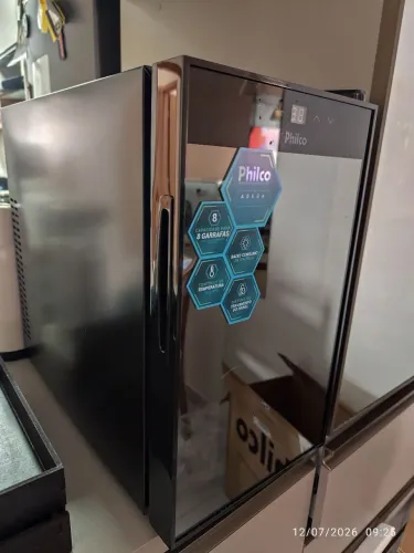 Adega na caixa 8 garrafas Philco