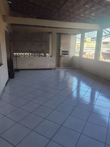 Alugo excelente casa com ótima estrutura e pronta para morar. Direto com o proprietário.