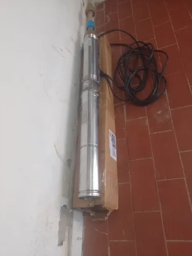Bomba submersa bifase, nova na caixa.