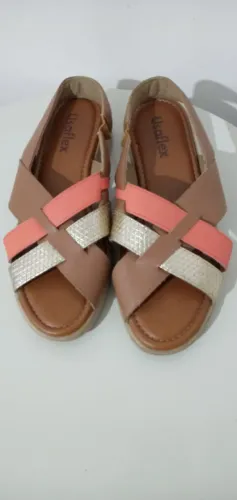 Sandália Usaflex ( modelo: Flat ) feminina. Tam.35. Usada.