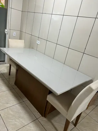 Mesa de jantar com 6 cadeiras bege ( tampo de vidro )