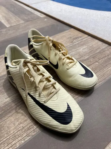 Vendo chuteira Nike Futsal Mercurial Original NOVA