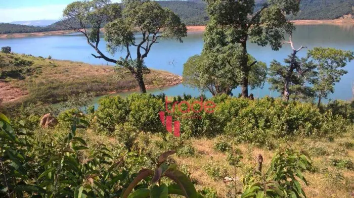 Área Rural à Venda com 60.000 m² nas margens da represa de Furnas no Distrito de Araúna -