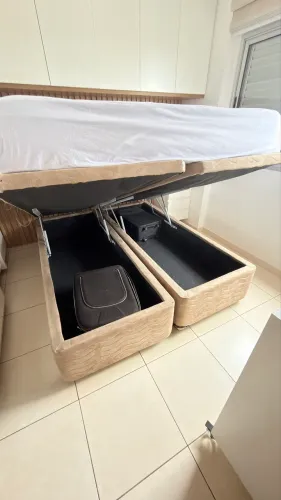 Cama Queen Baú com Pistão a Gás - Moderna e Espaçosa