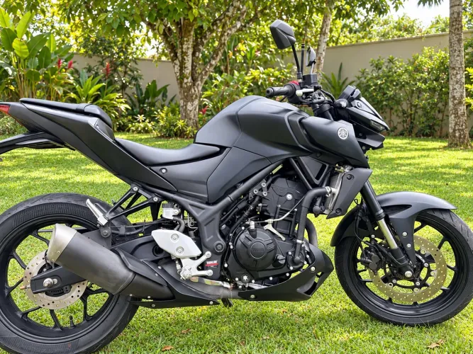 MOTO YAMAHA MT-03