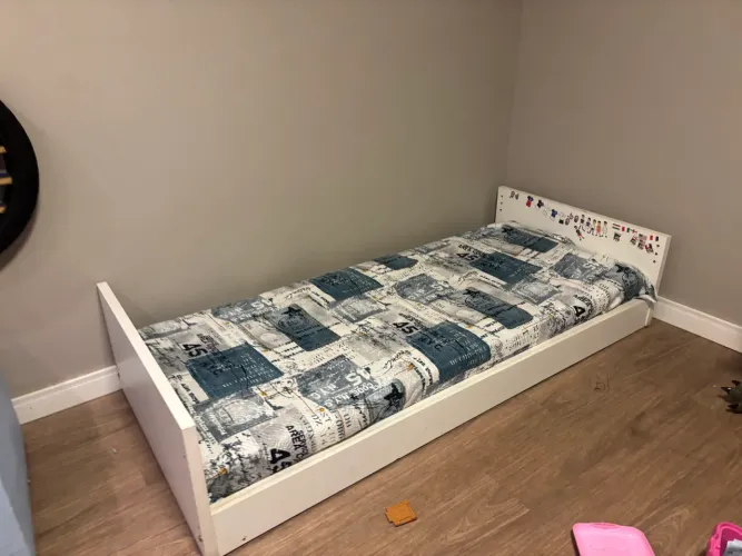 Cama de criança com colchão
