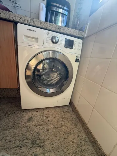 Máquina de lavar e secar seminova (venda por motivo de mudança)