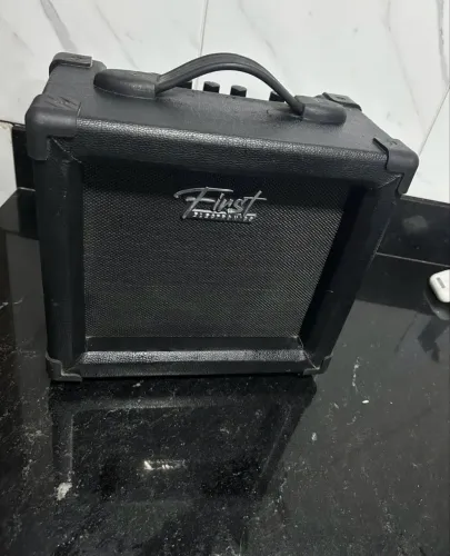 Amplificador First guitarra 