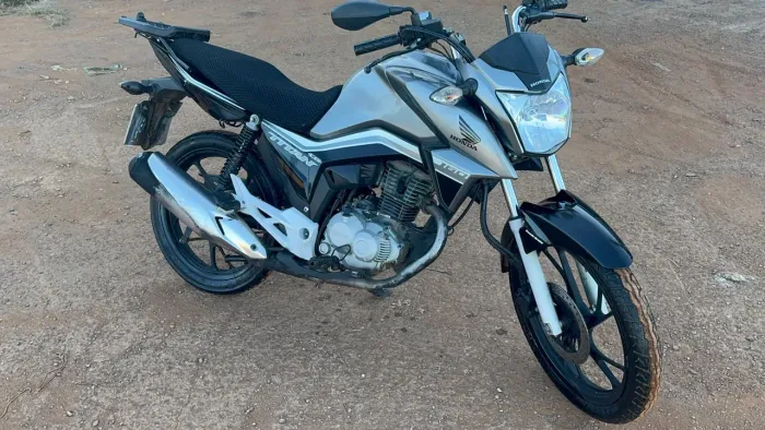 Vendo moto CG TITAN para pessoas exigentes era de uma mulher moto de garagem