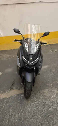 Moto novíssima de garagem