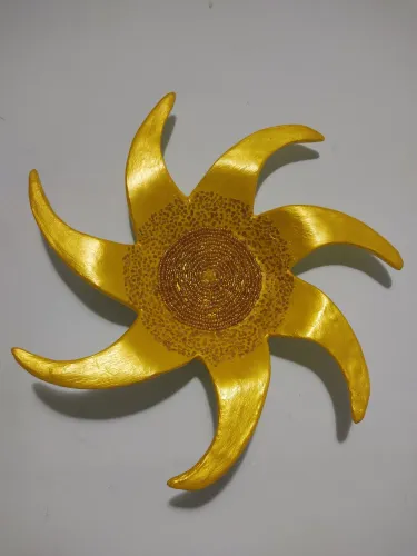 Sol em papel machê 42 cm 