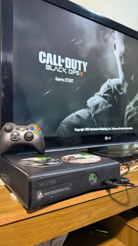 Xbox 360 Slim + 5 jogos originais + 1 controle 
