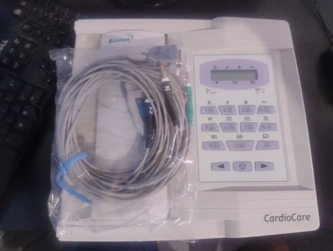 Eletrocardiógrafo Cardiocare 2000
