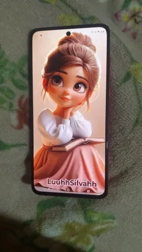 Celular praticamente novo