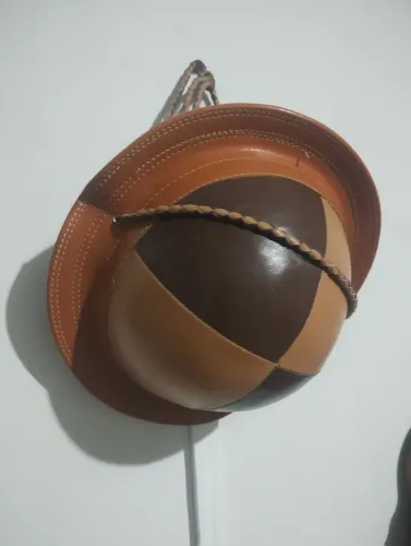 Chapéu de couro infantil 