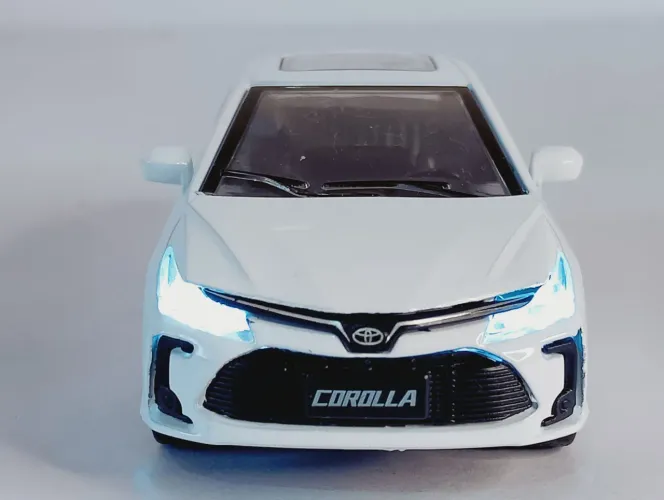 Miniatura Toyota Corolla Sedan 1:32 de Metal