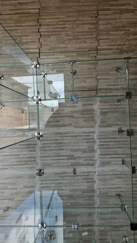 Vendo um expositor de vidro. Com caixa. Para loja, lanchonete ou mercado. Expositor novo.