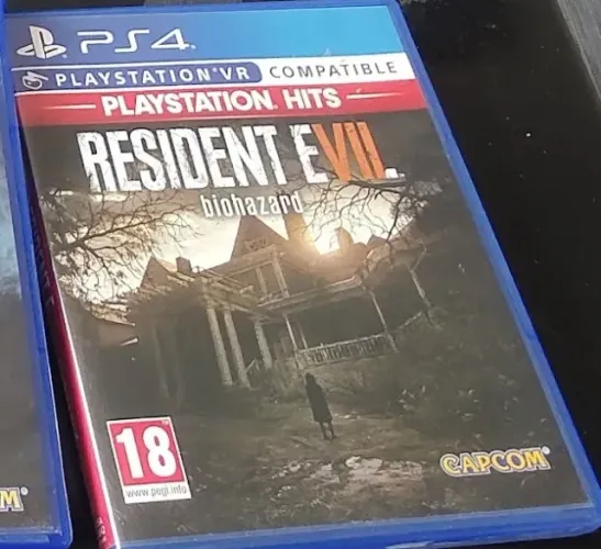 Resident Evil 7 Biohazard - Playstation Hits (PS4) - Compatível com PS VR usado original