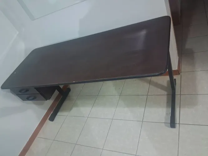 Mesa/escrivaninha de madeira