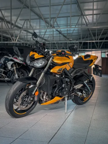 Triumph Street Triple 765RS 25/25 impecável!