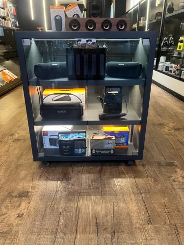 Balcão Expositor vitrine com LED - novíssimo com chave 