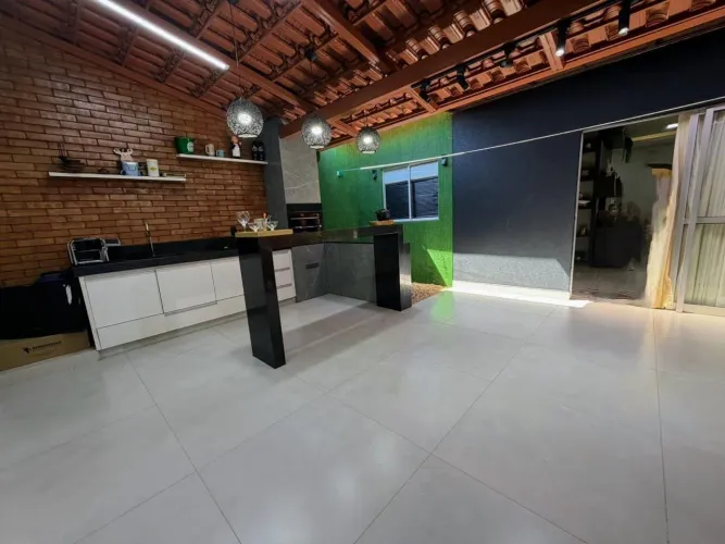 Casa com 3 Quartos e Área Gourmet com Churrasqueira 2 Vagas Imóvel Completo em Armários,