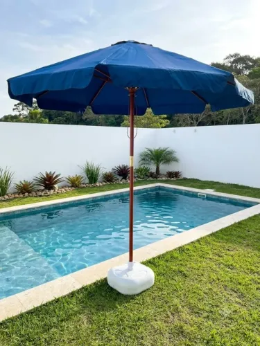 Ombrelone Redondo Azul e Madeira com Base para Jardim e Piscina