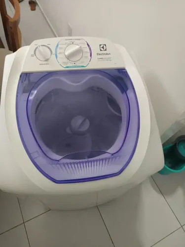 Máquina de Lavar 9kg Eletrolux, semi nova, funcionando perfeitamente.