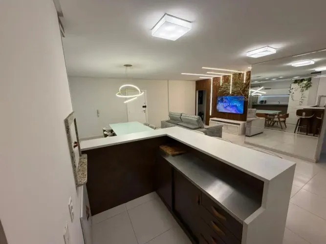 QUADRA MAR, FINAMENTE MOBILIADO, 2 VAGAS E CHURRASQUEIRA