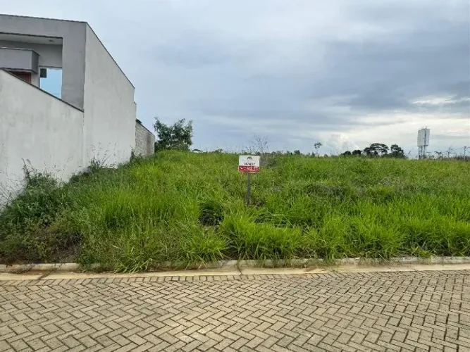 Lote 250m² plano com excelente localização no Res. Vista do Sol - Bairro Luiz Iglesias